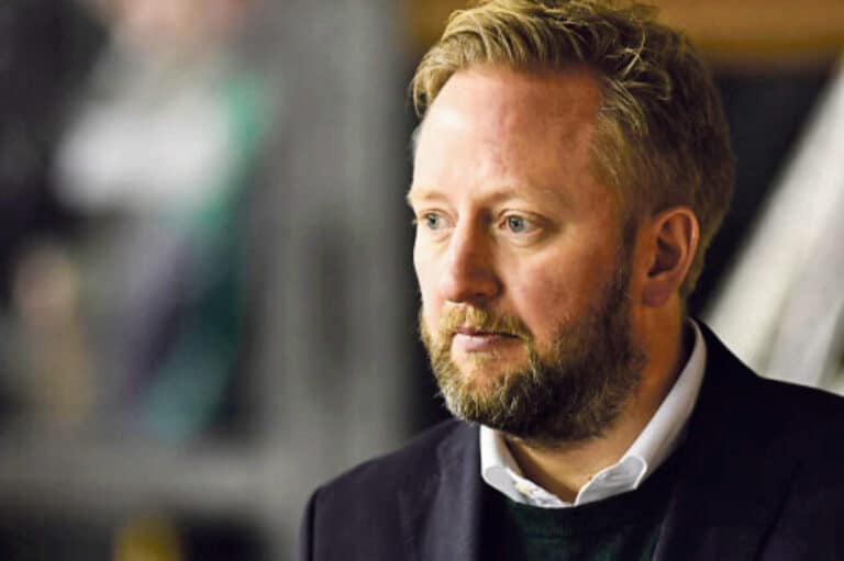 Fredrik Söderström, Verliebter Anzeiger TGO