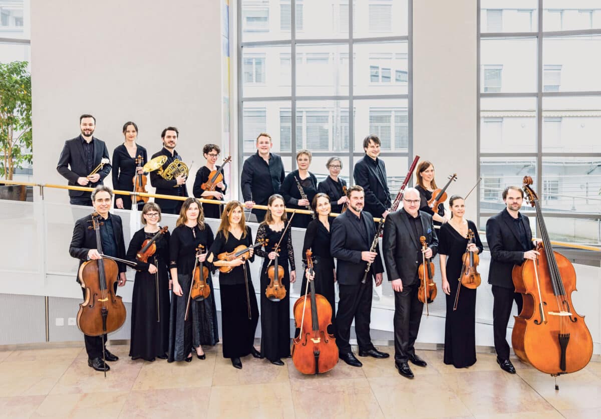 Die Zuger Sinfonietta konzertiert unter der Leitung von Droujelub Yanakiev.