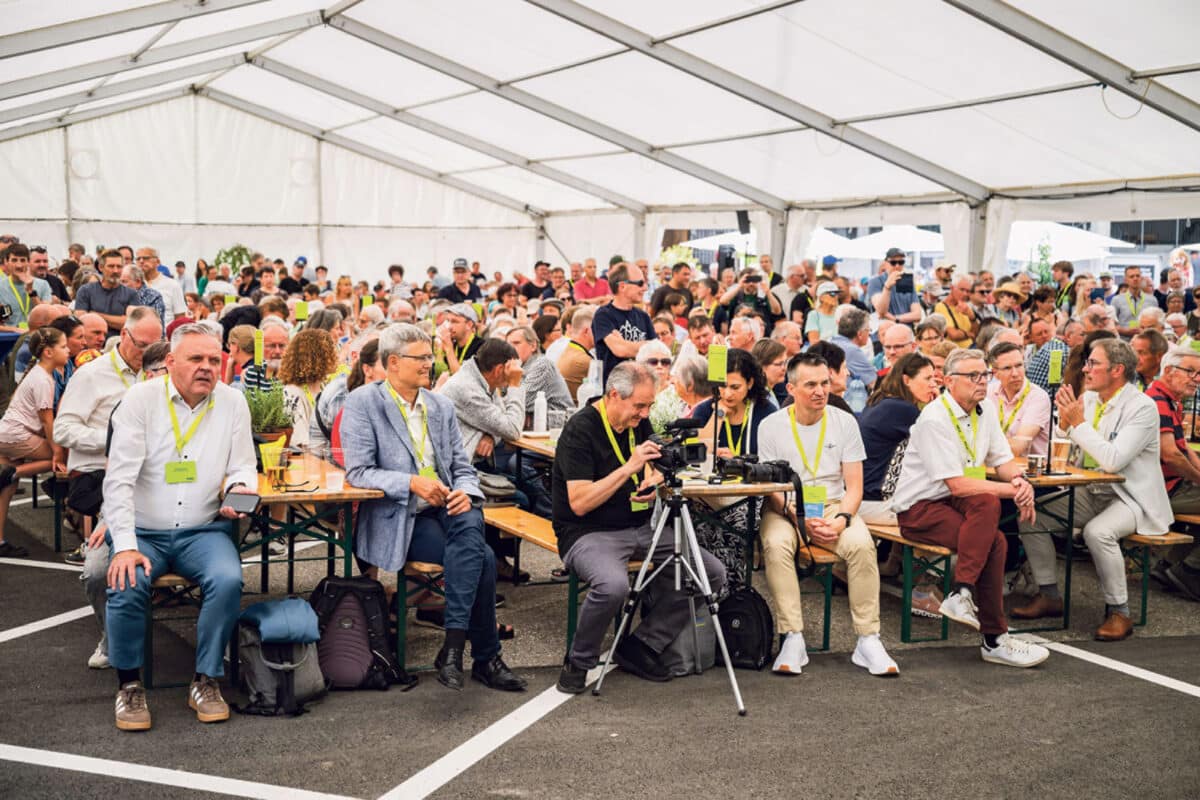Das Zelt am Eröffnungsevent in Oberdorf war proppenvoll, es herrschte allenthalben Volksfeststimmung. Auch das mediale Interesse an der Wiedereröffnung war gross.